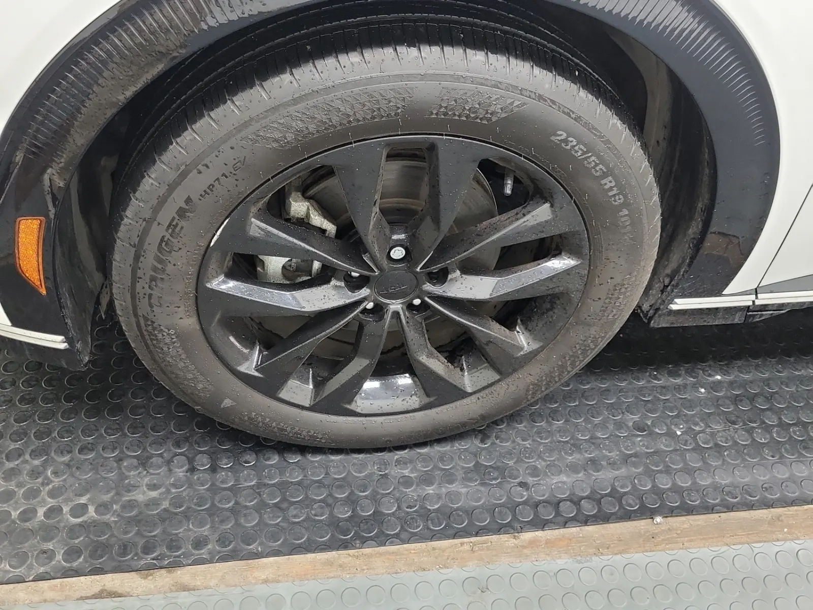 Front driver wheel/tire photo