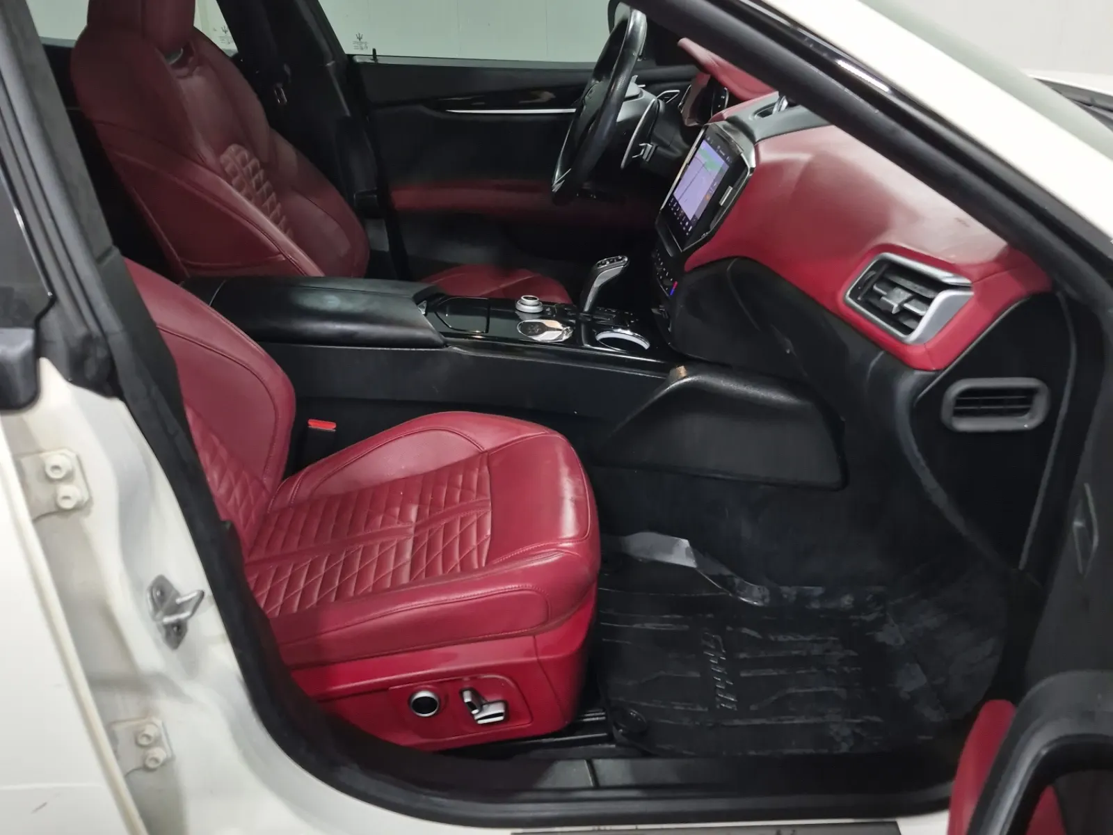 Right Side Interior Photo
