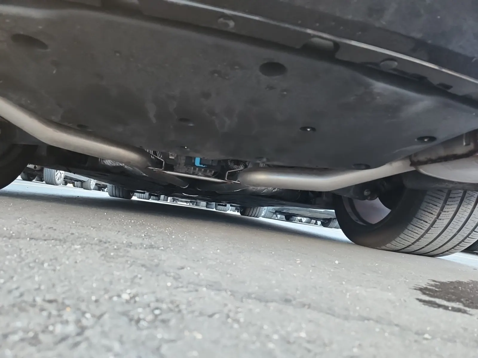 Undercarriage - Rear Photo