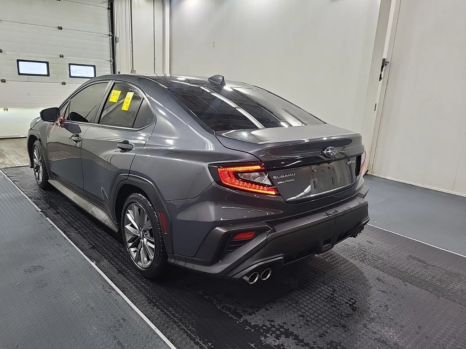 Driver Rear 3/4 Photo