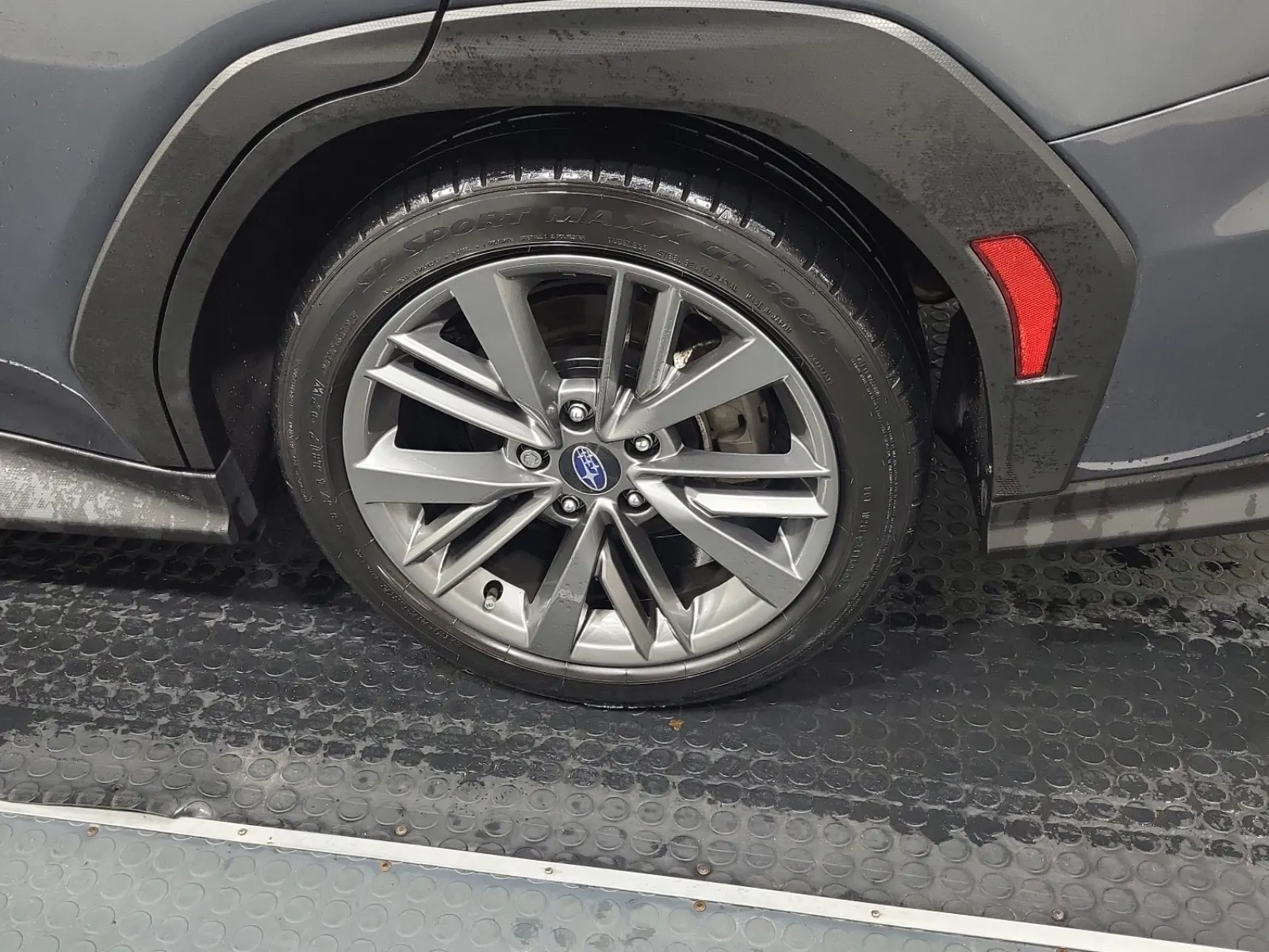 Left Rear Wheel/Tire Photo