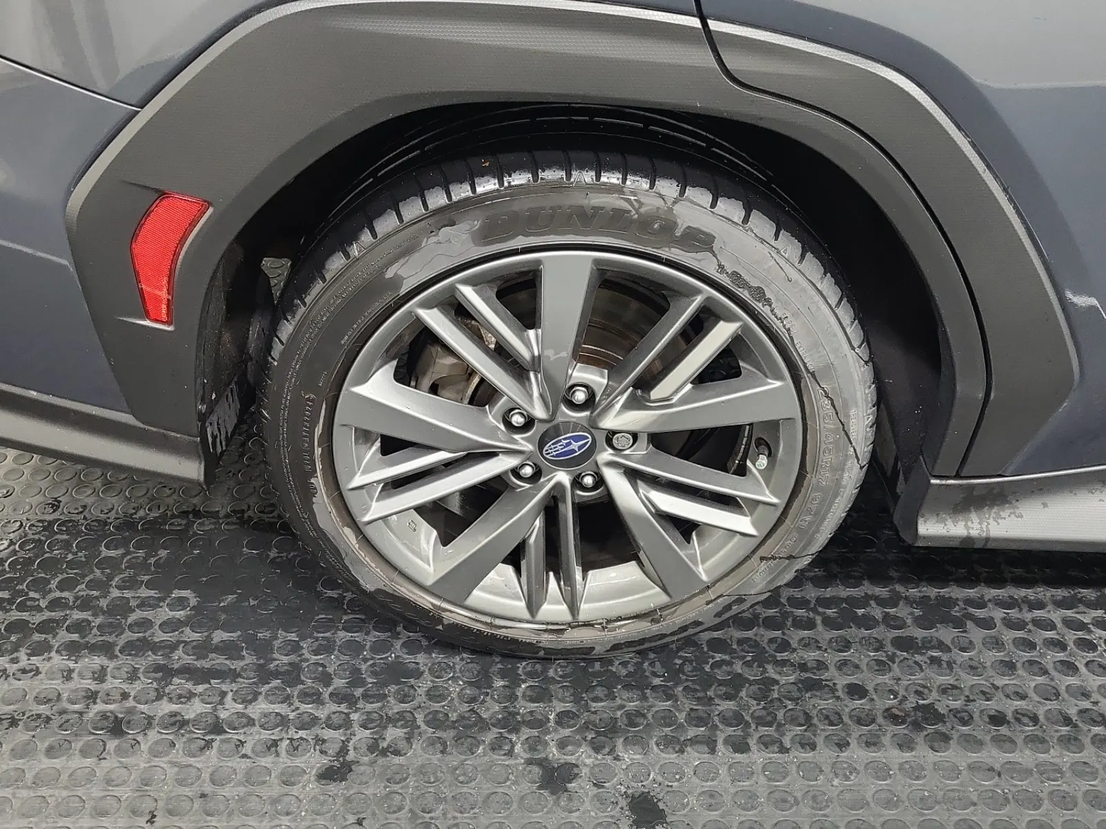 Right Rear Wheel/Tire Photo