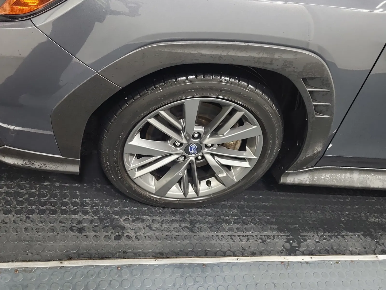 Front driver wheel/tire photo
