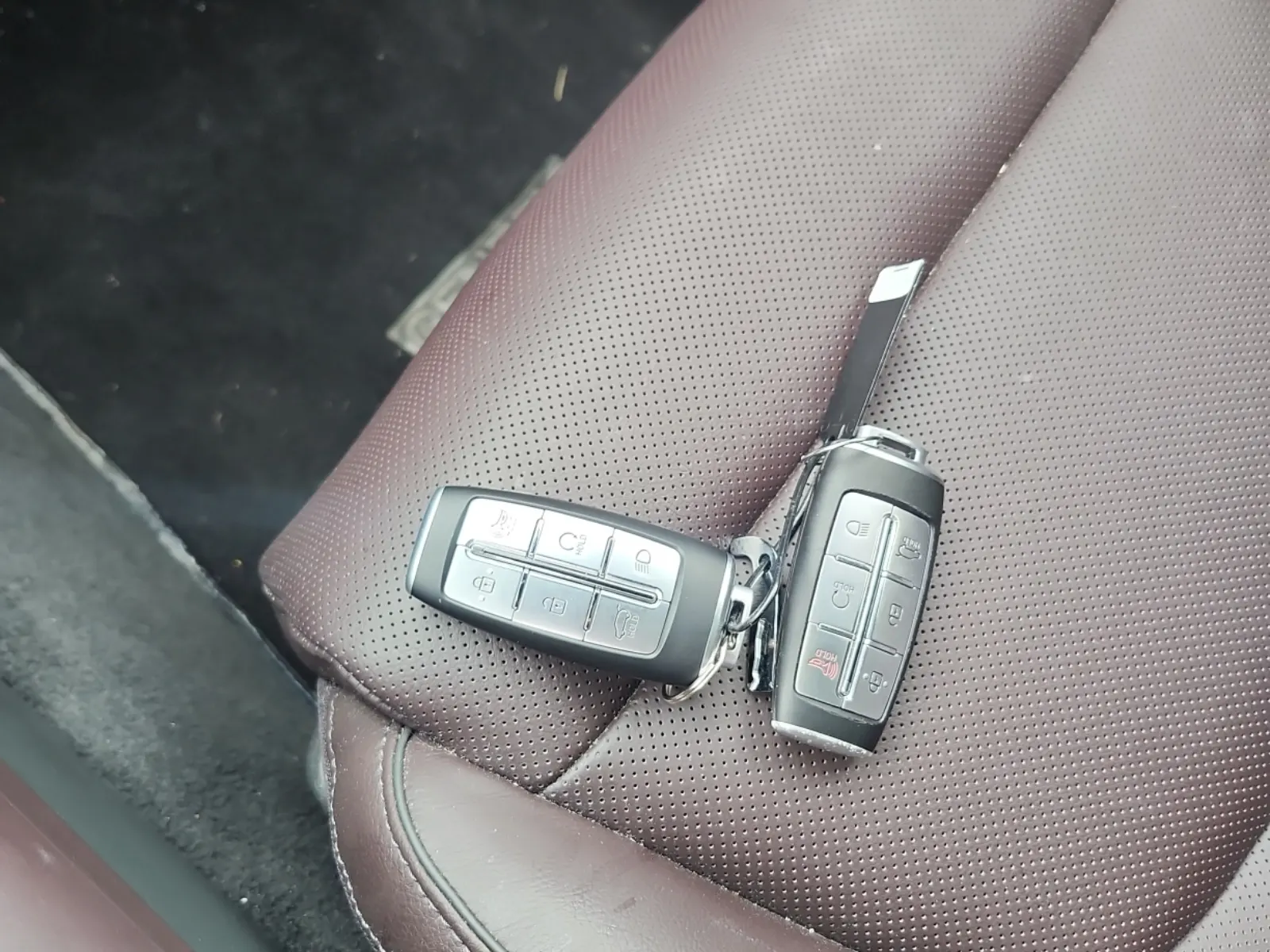 Keys/Fobs/Manual Photo