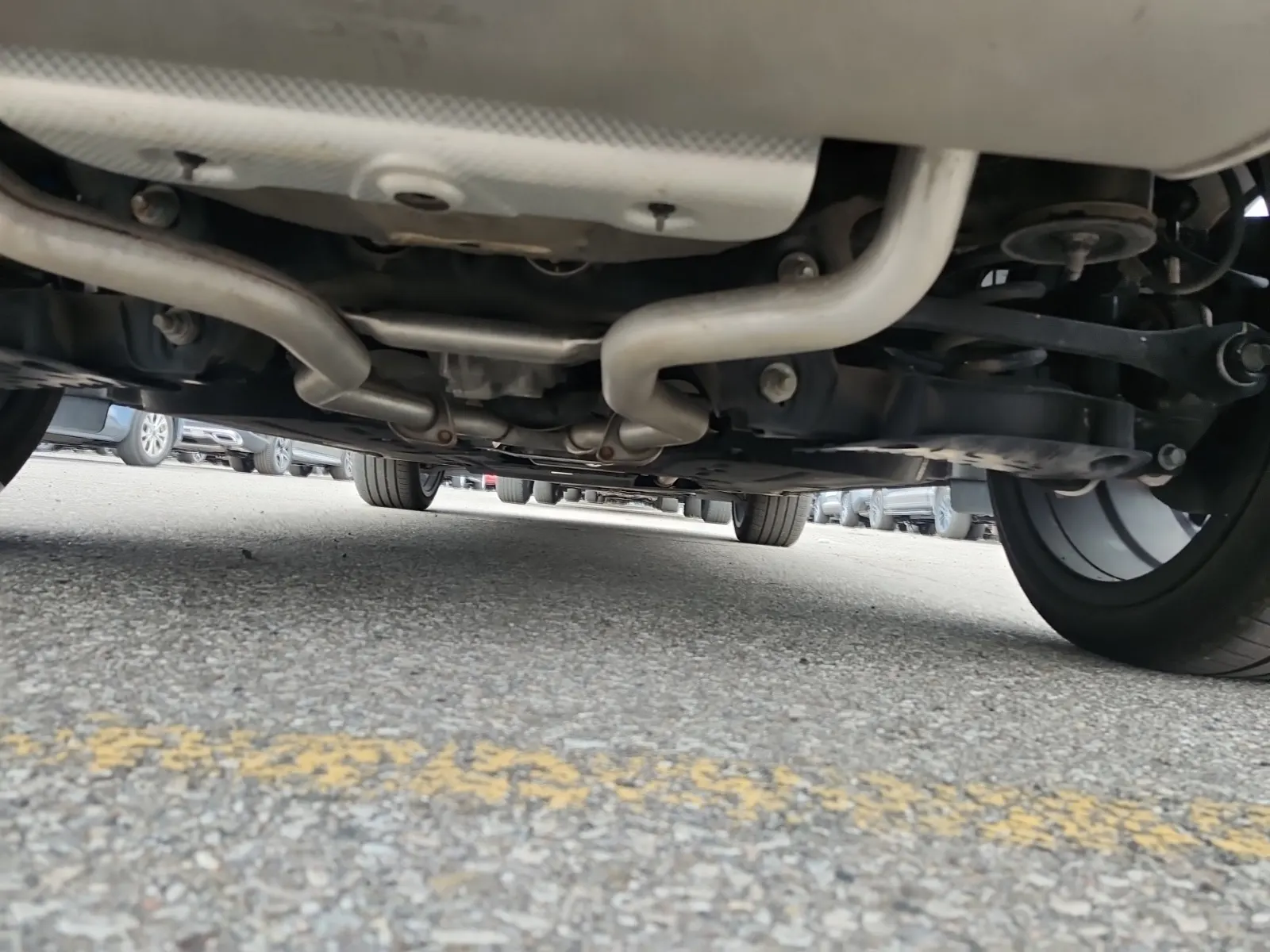 Undercarriage - Rear Photo