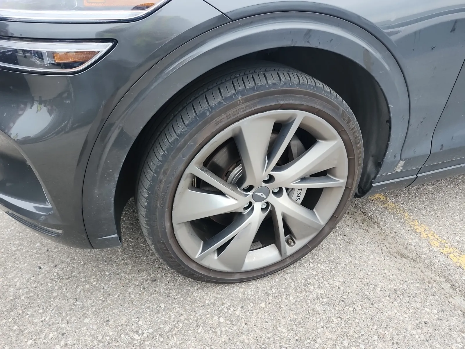 Front driver wheel/tire photo