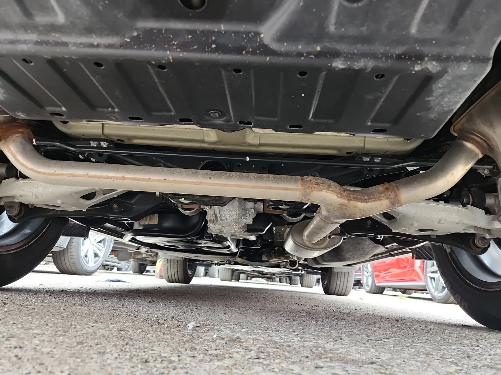 Undercarriage - Rear Photo