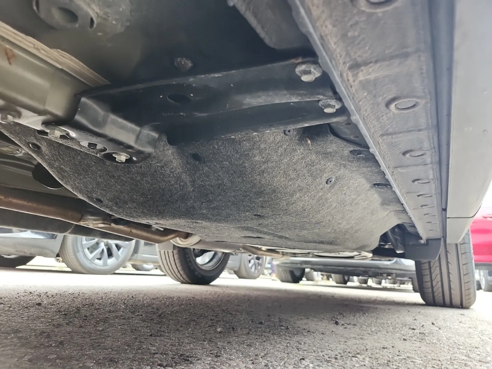 Undercarriage - Driver Photo