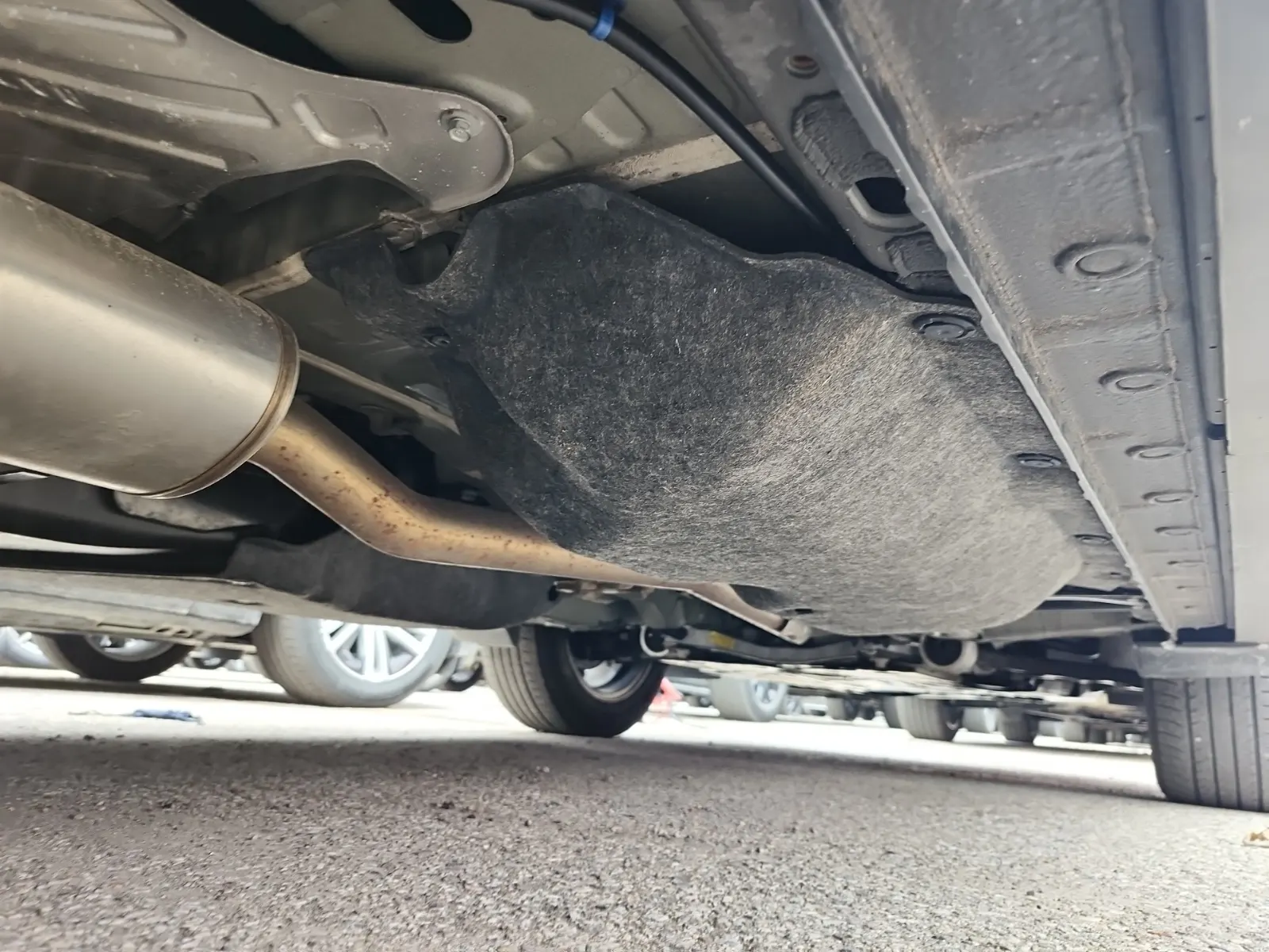 Undercarriage - Passenger Photo