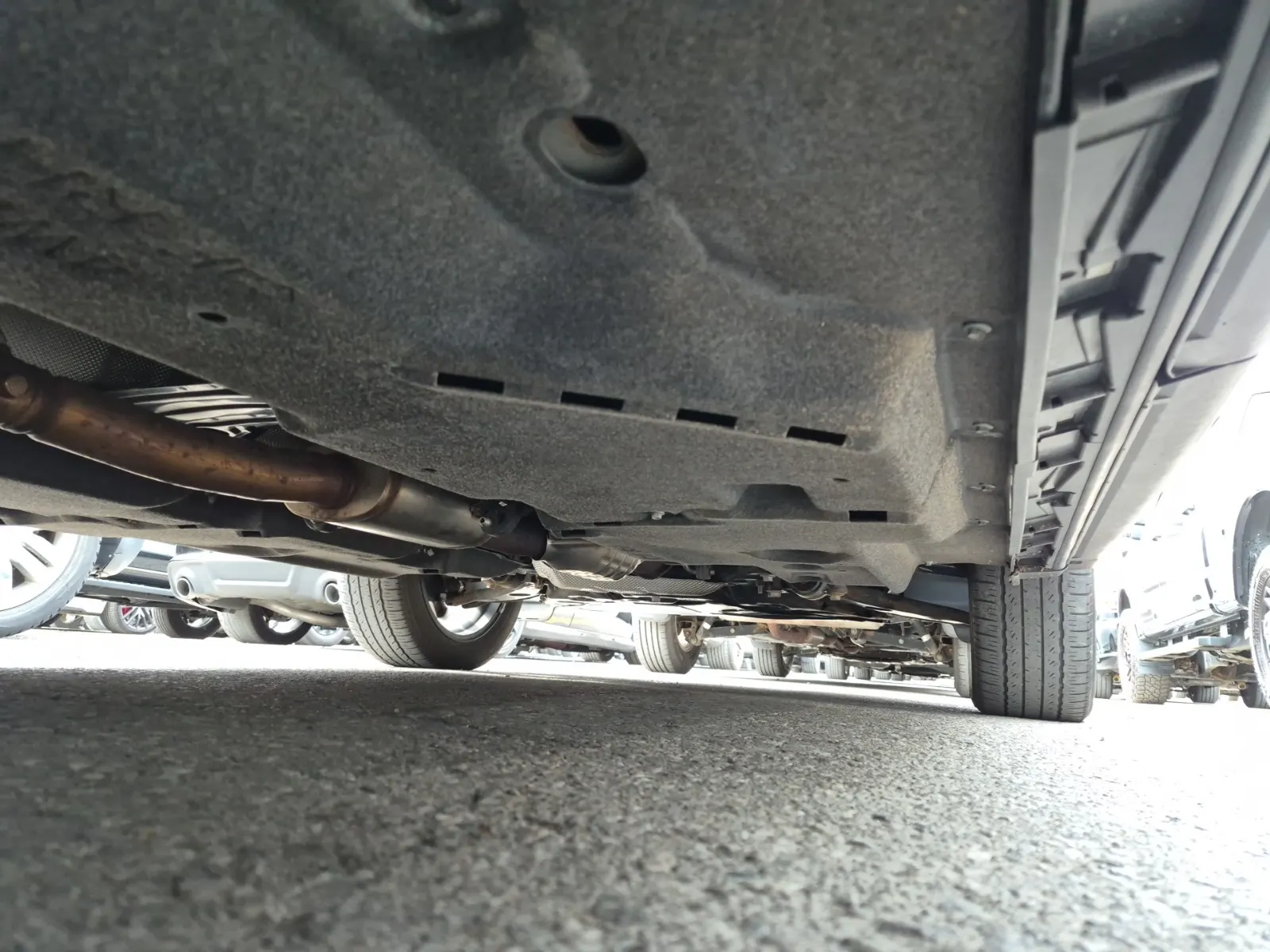 Undercarriage - Passenger Photo