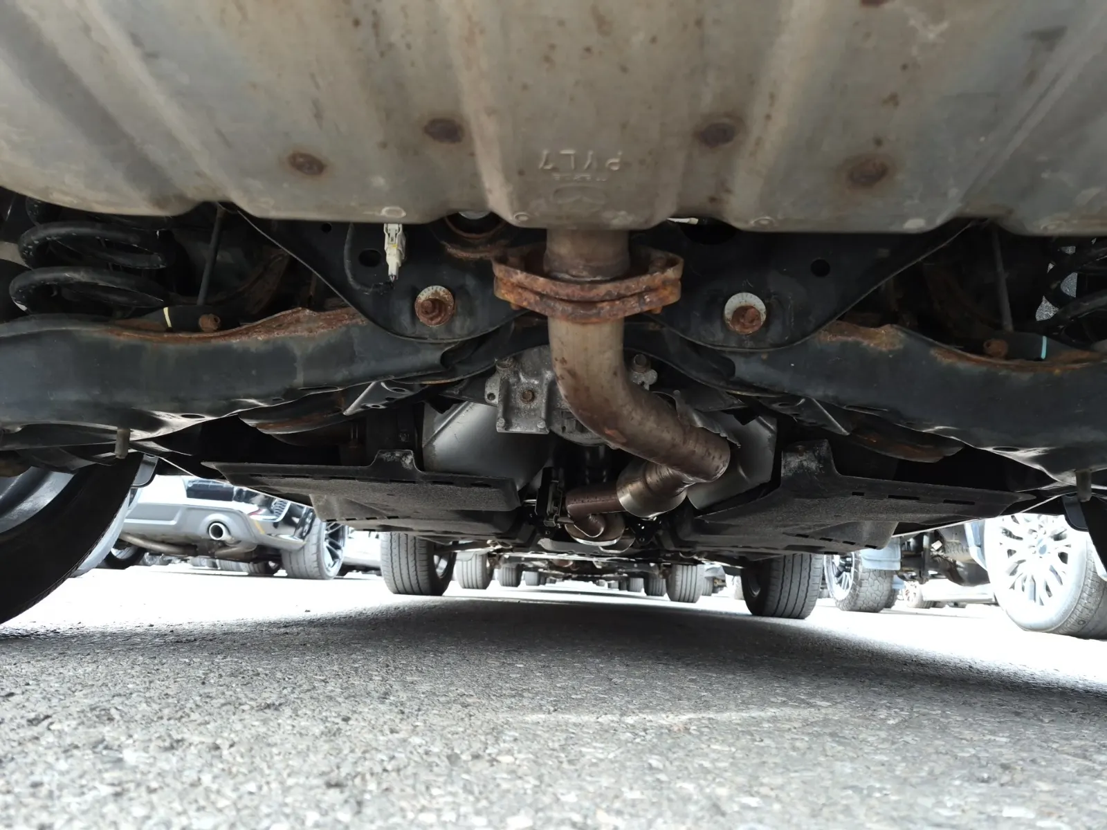 Undercarriage - Rear Photo
