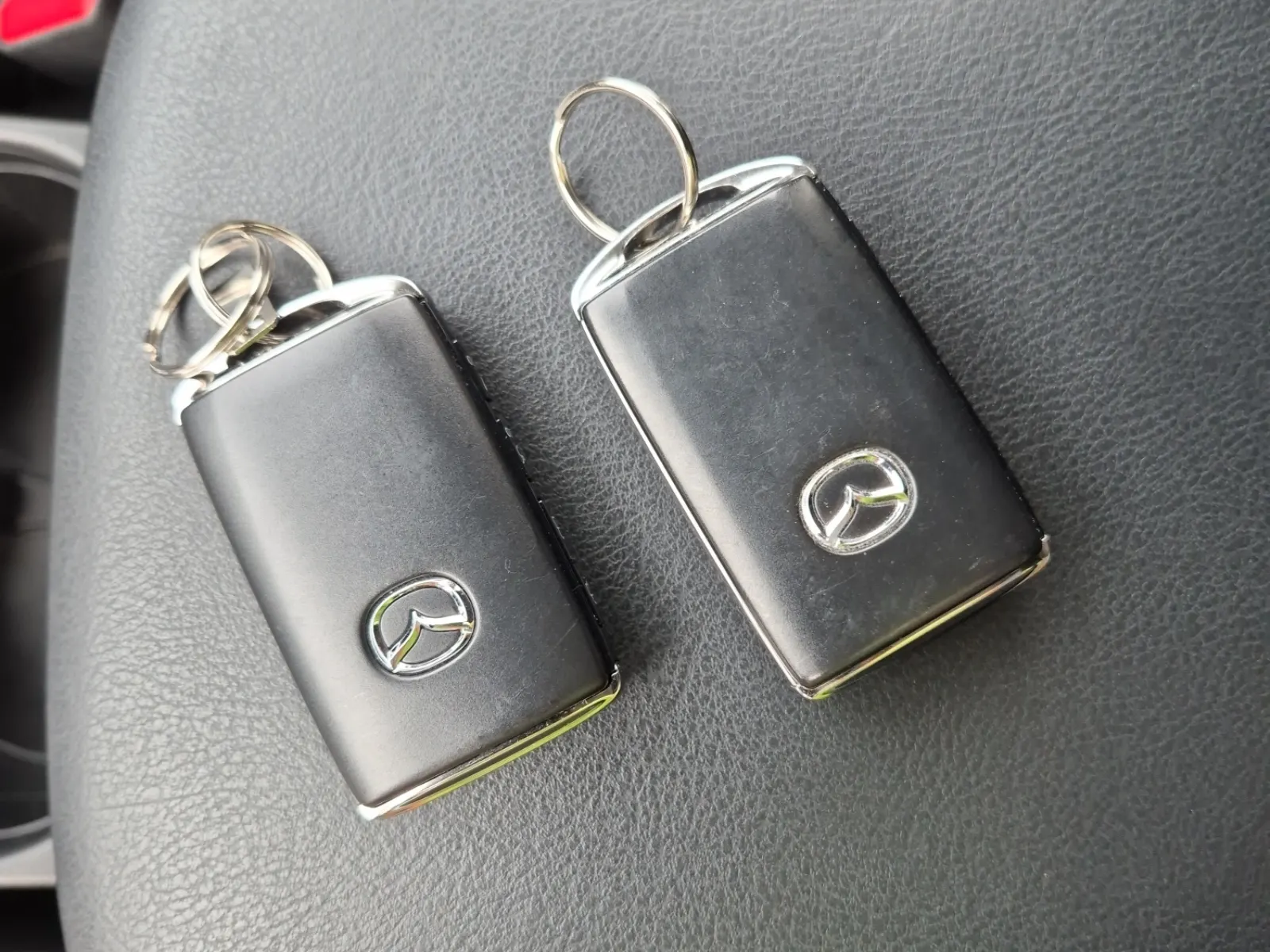 Keys/Fobs/Manual Photo