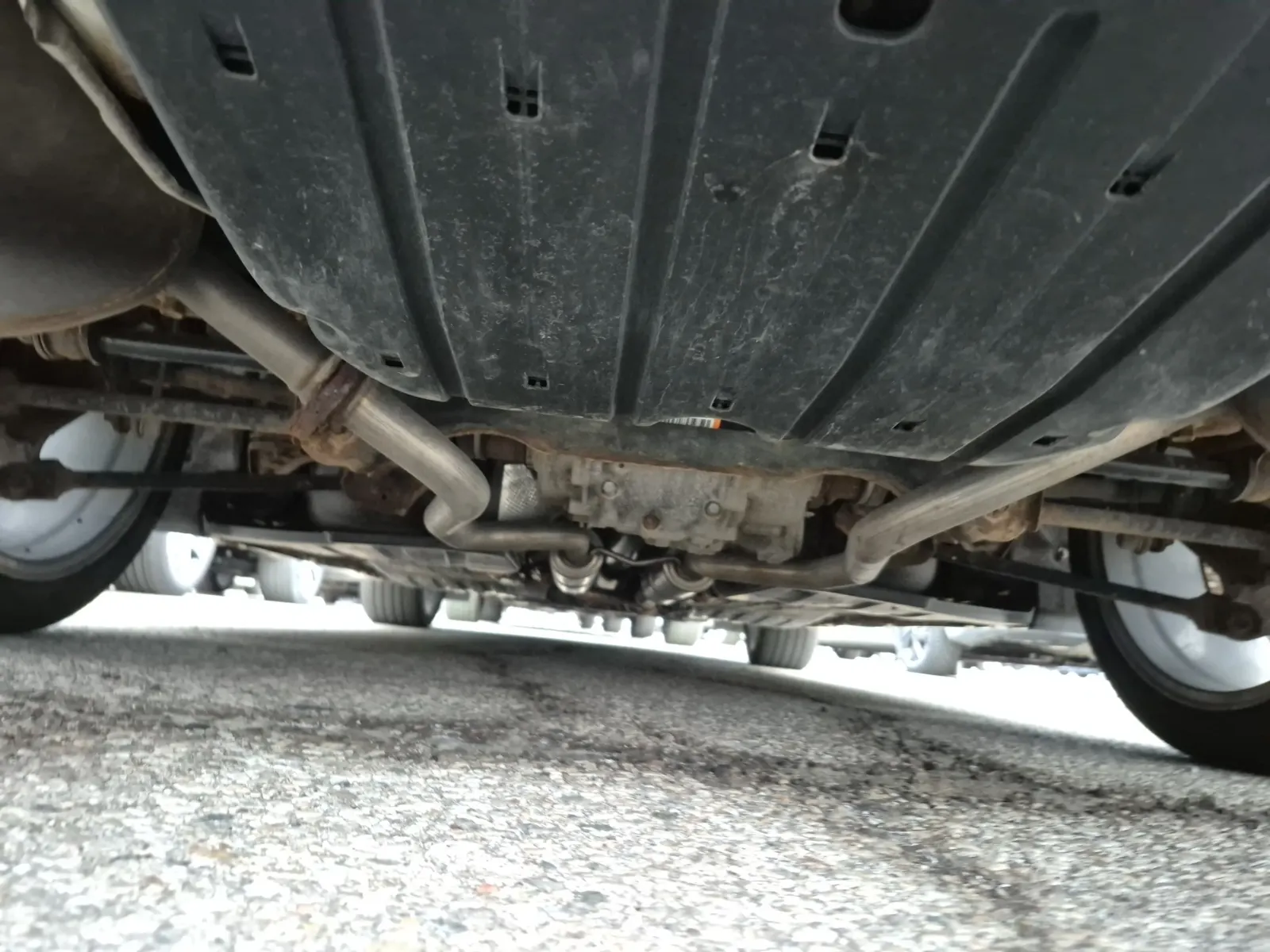 Undercarriage - Rear Photo