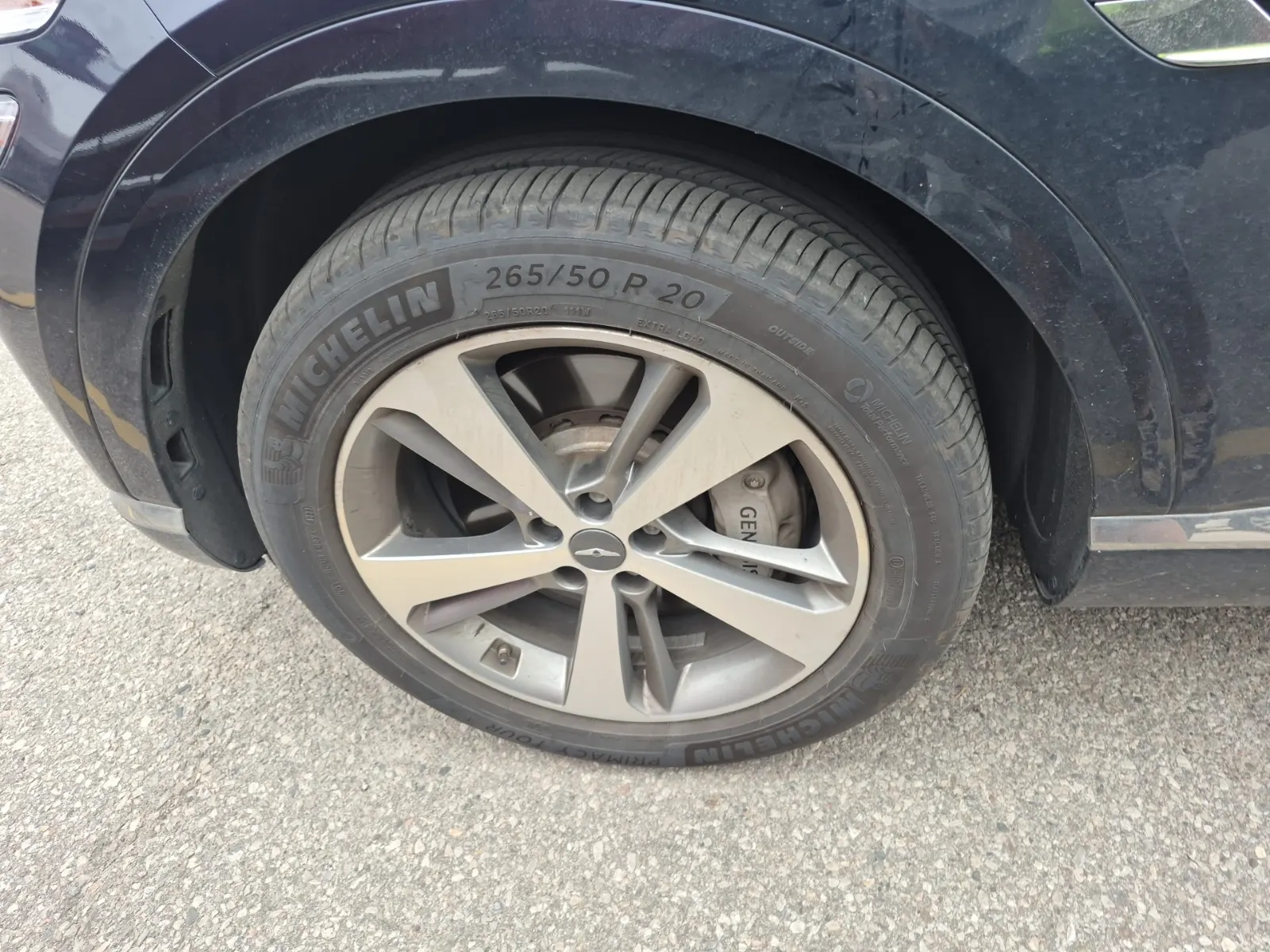 Front driver wheel/tire photo
