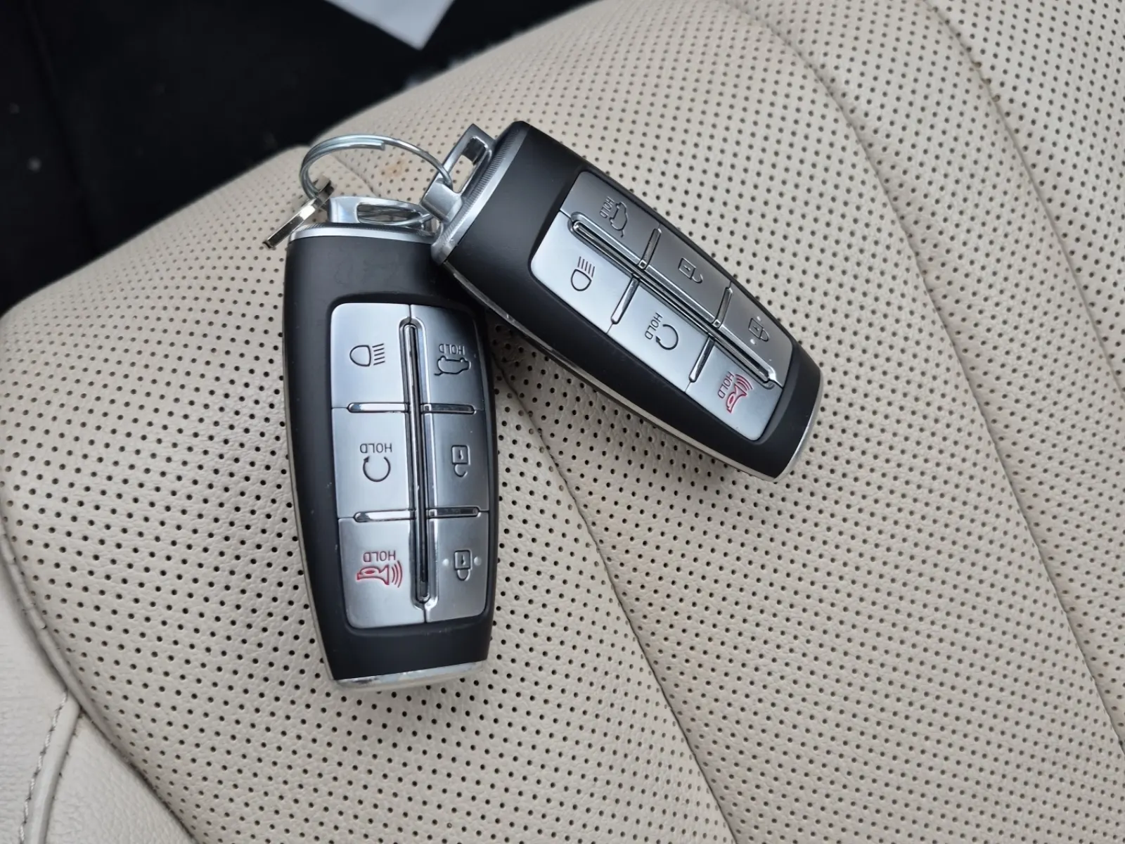 Keys/Fobs/Manual Photo