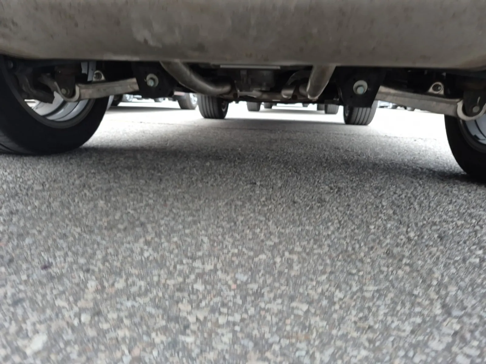 Undercarriage - Rear Photo