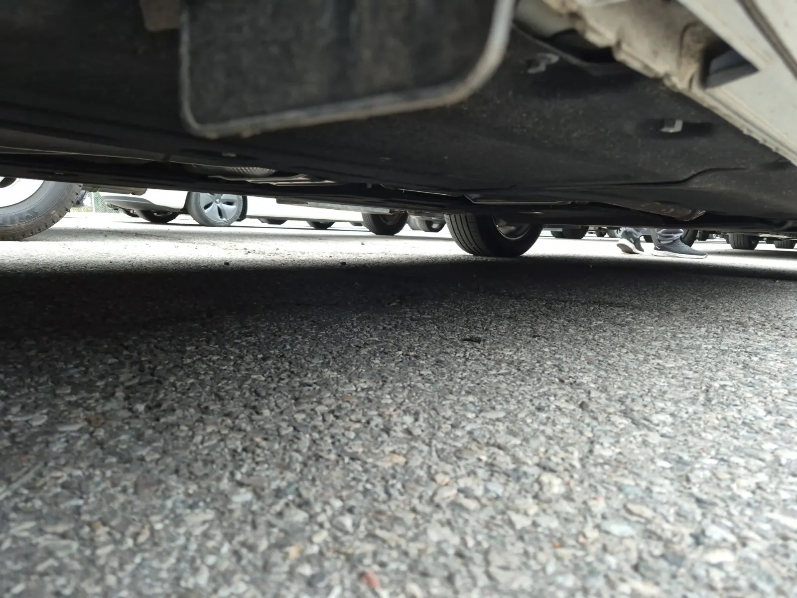 Undercarriage - Passenger Photo