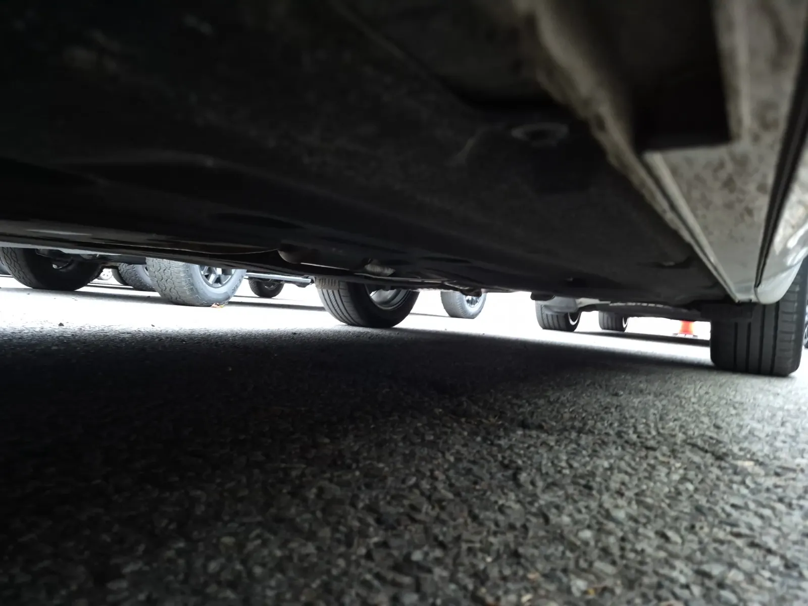 Undercarriage - Driver Photo