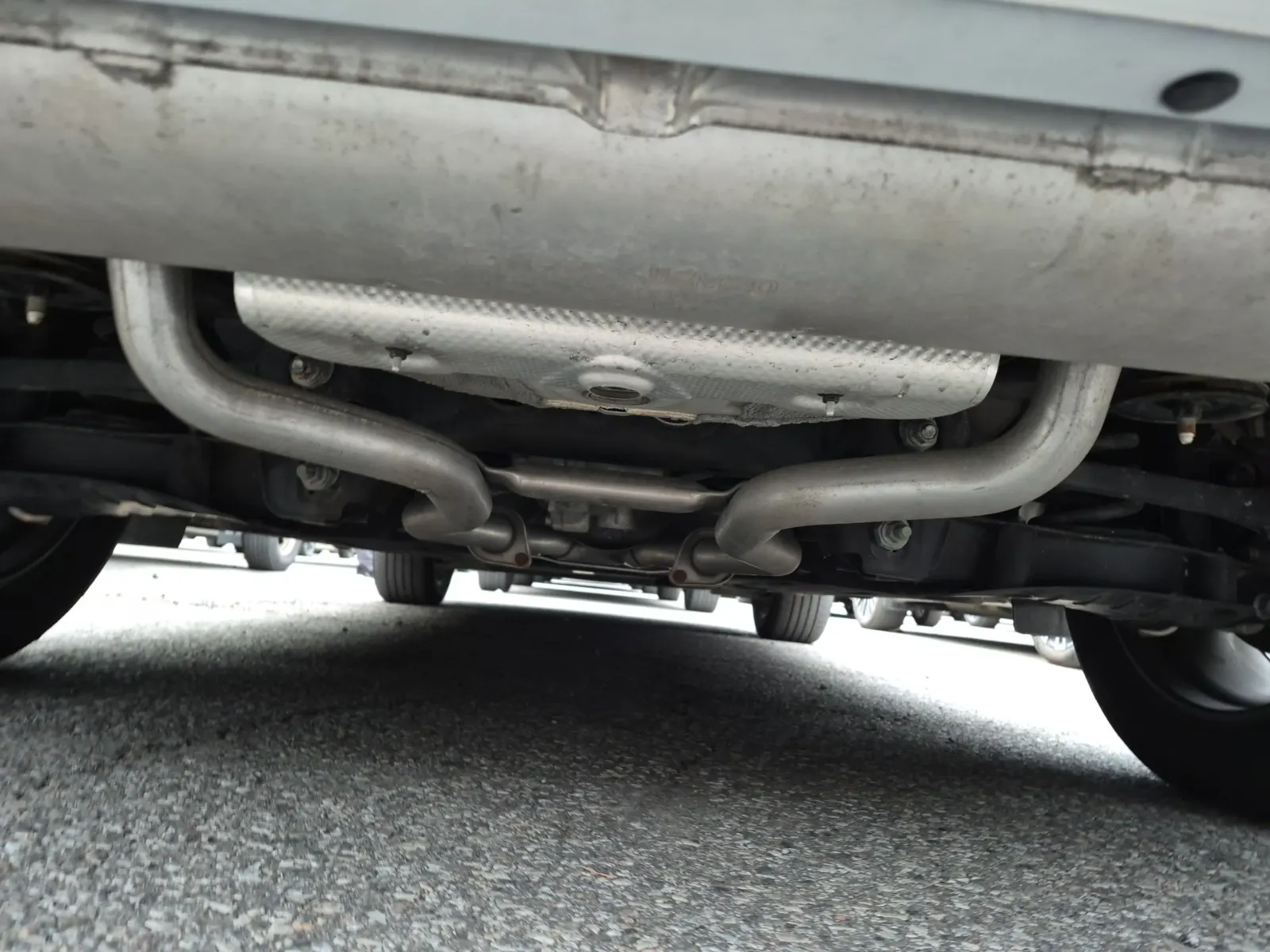 Undercarriage - Rear Photo
