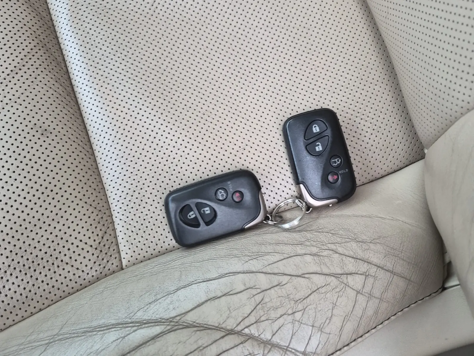 Keys/Fobs/Manual Photo