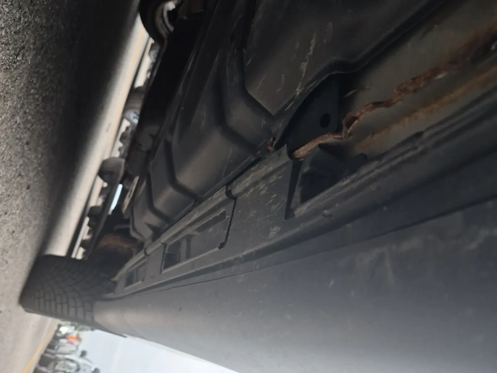Undercarriage - Driver Photo