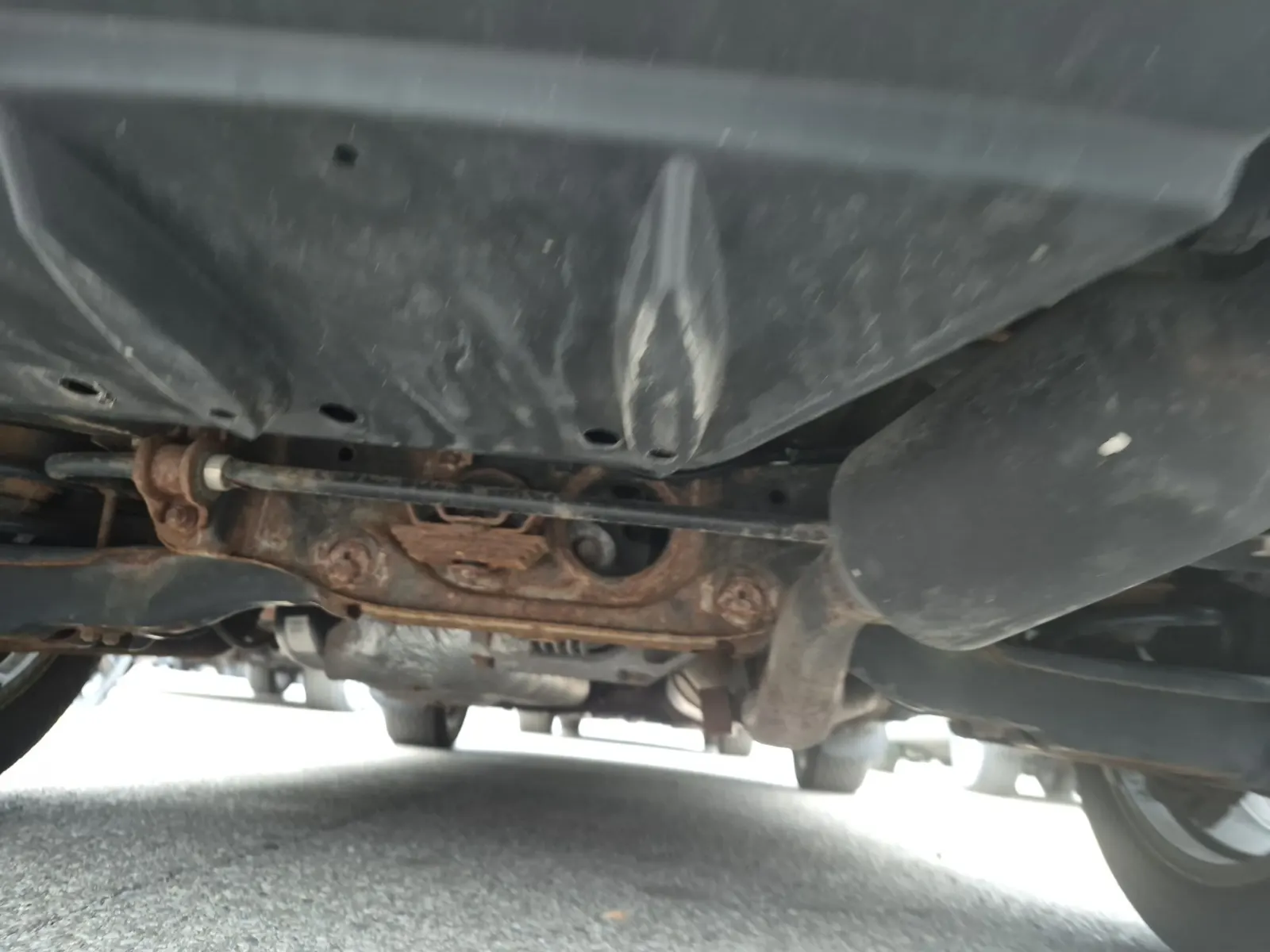 Undercarriage - Rear Photo