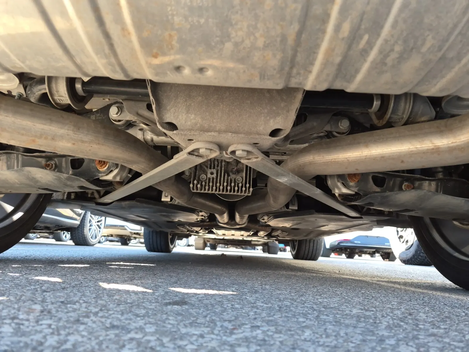 Undercarriage - Rear Photo