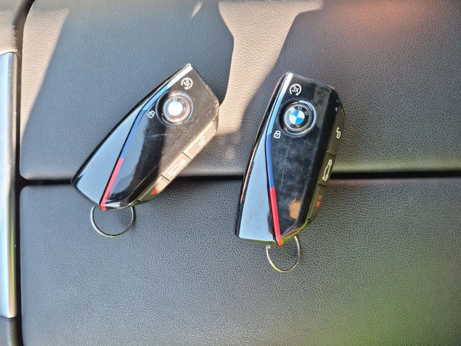 Keys/Fobs/Manual Photo