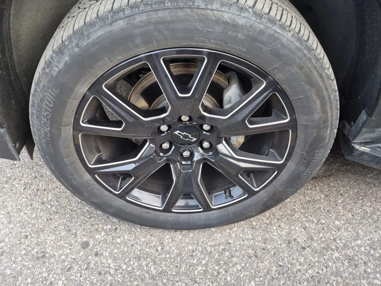 Front driver wheel/tire photo