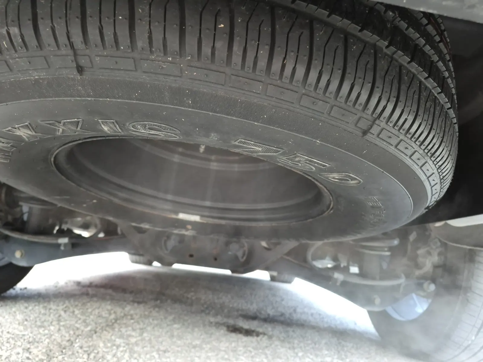 Undercarriage - Rear Photo