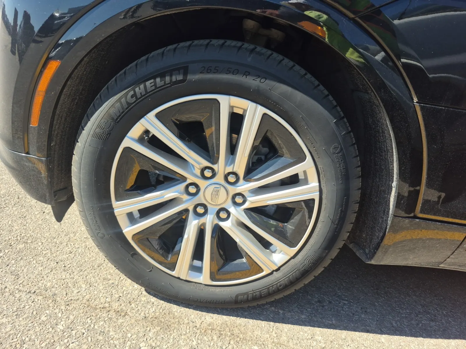 Front driver wheel/tire photo
