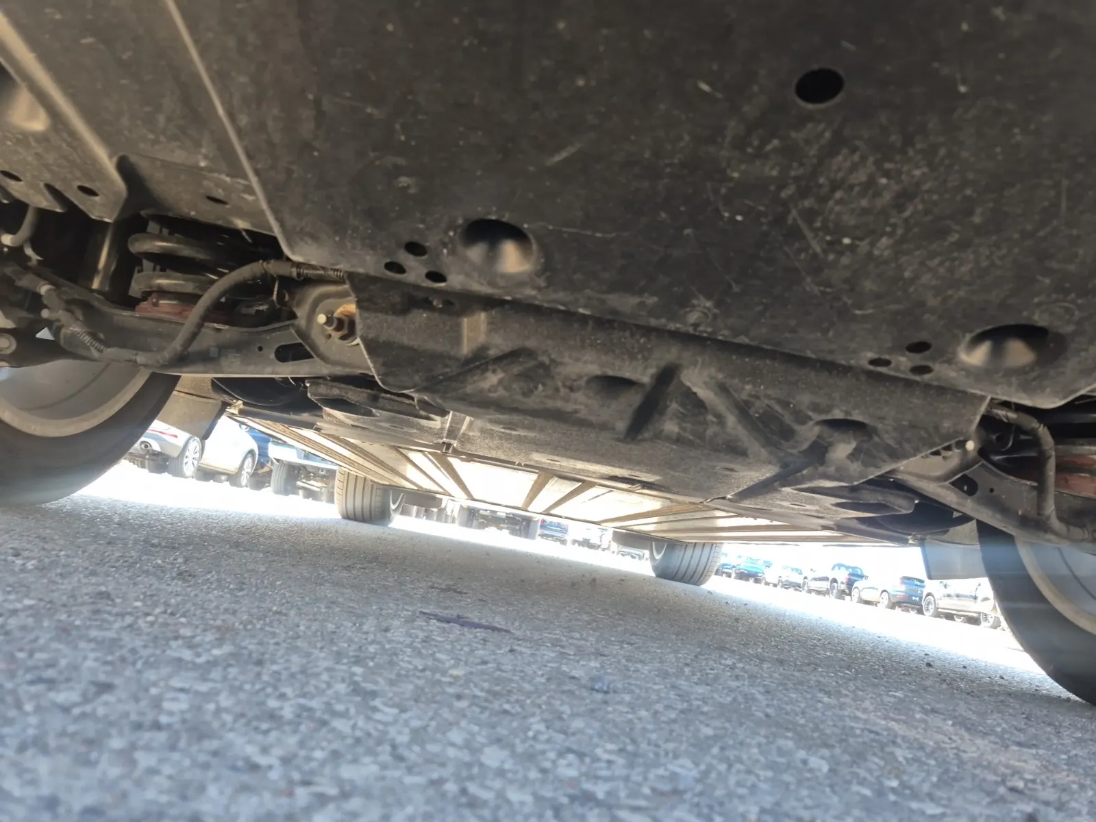 Undercarriage - Rear Photo