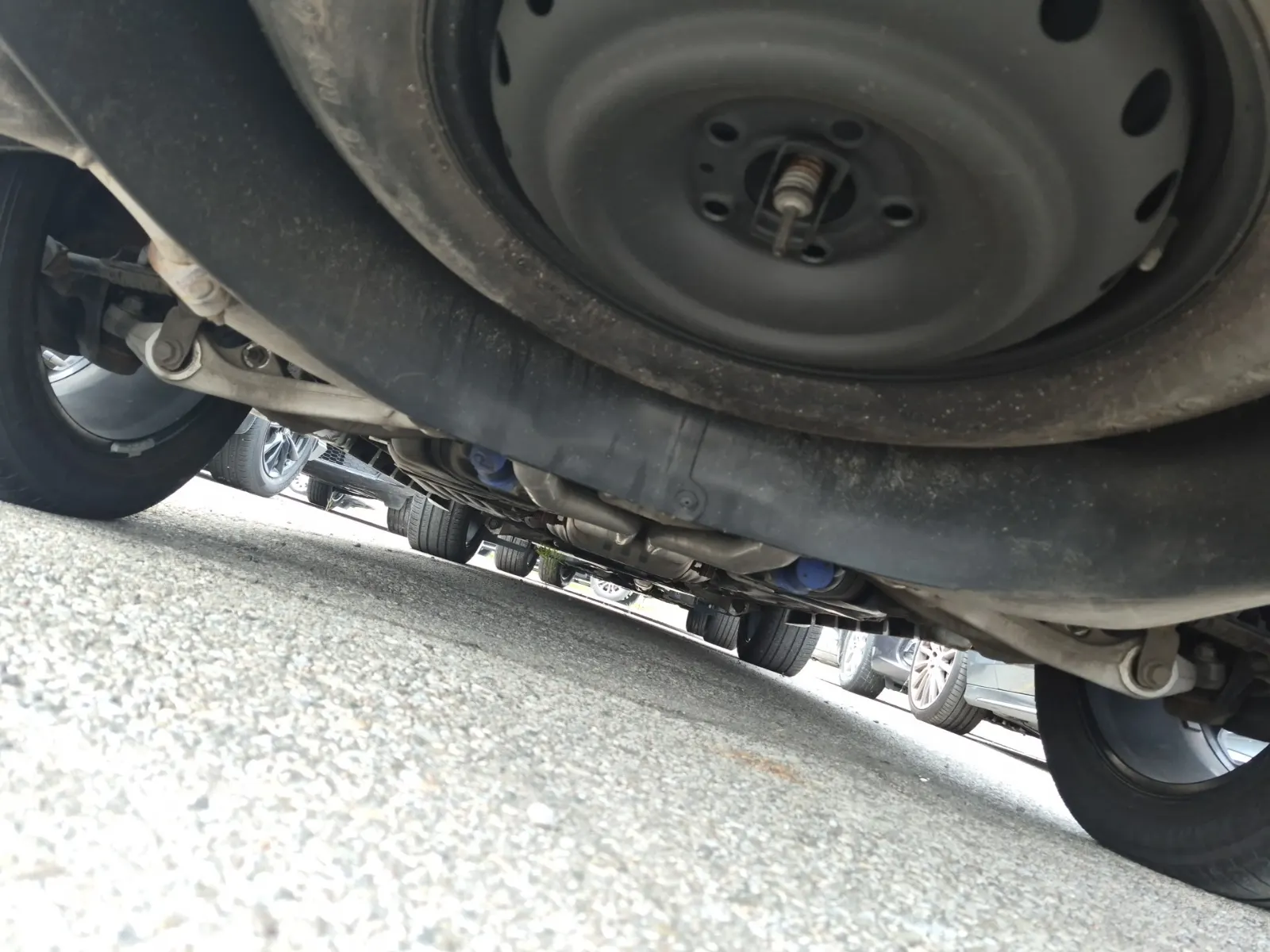 Undercarriage - Rear Photo