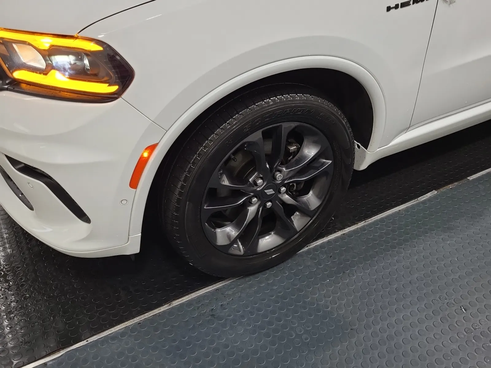 Front driver wheel/tire photo