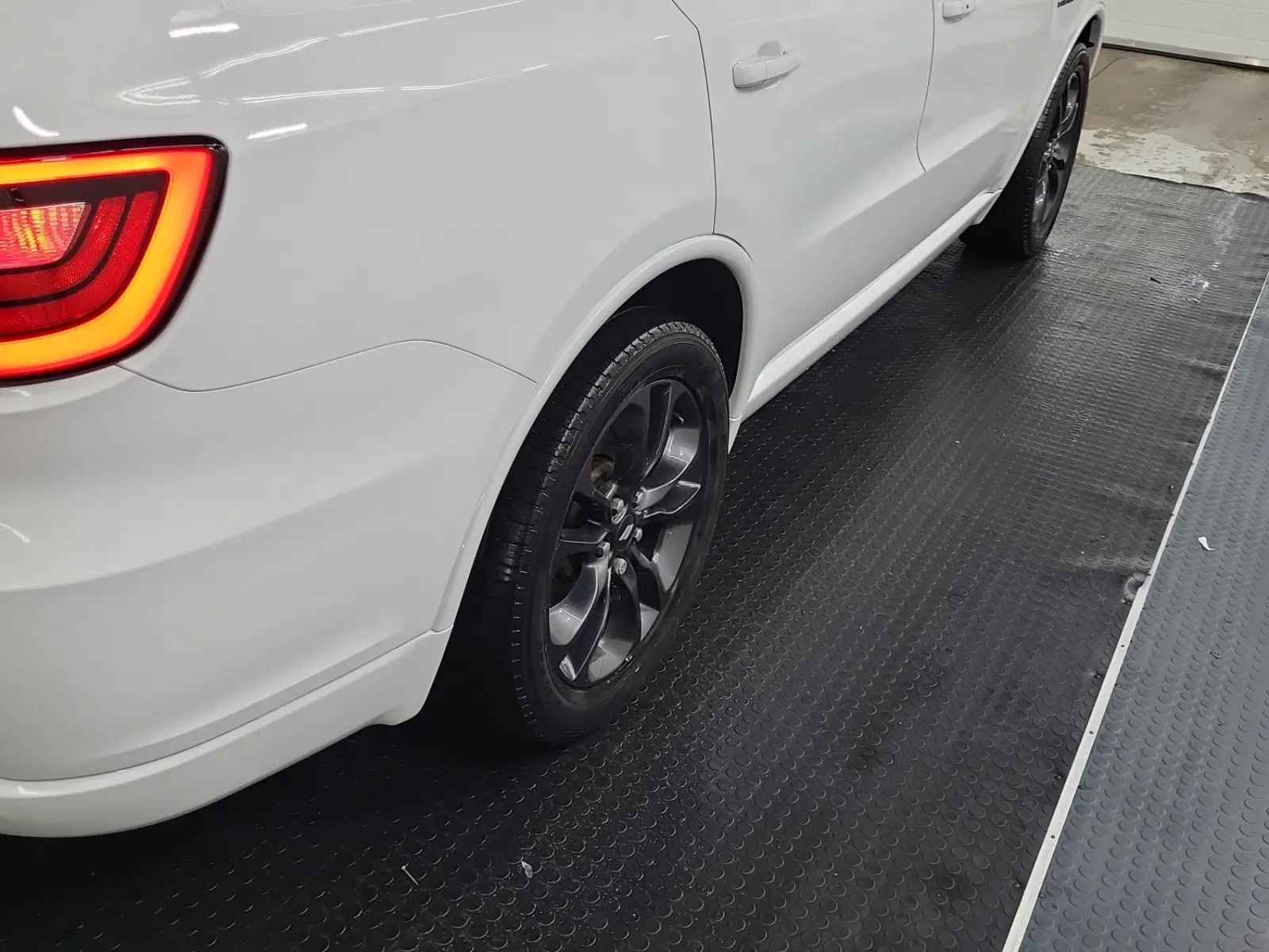 Right Rear Wheel/Tire Photo