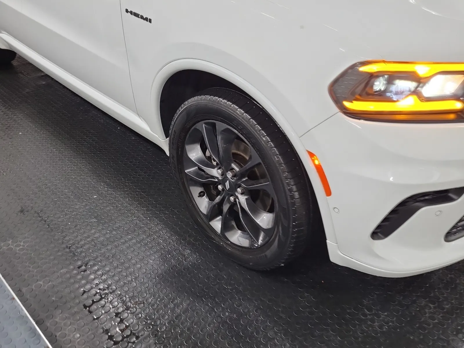 Right Front Wheel/Tire Photo