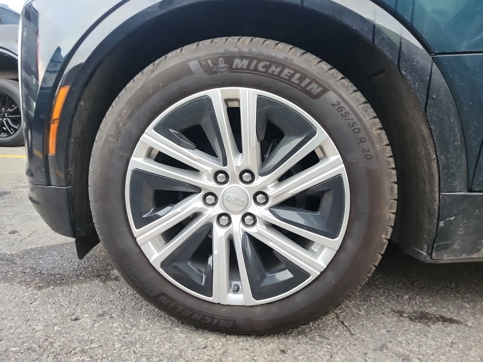 Front driver wheel/tire photo