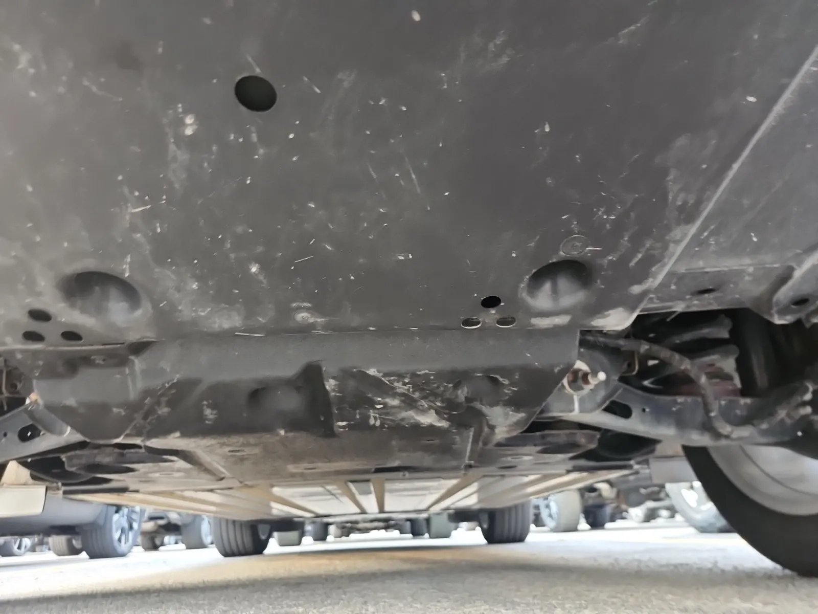 Undercarriage - Rear Photo