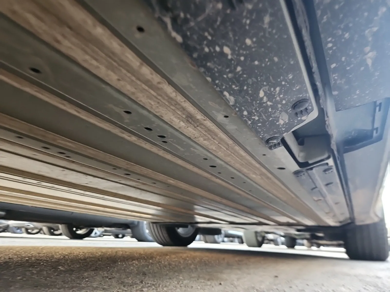 Undercarriage - Passenger Photo