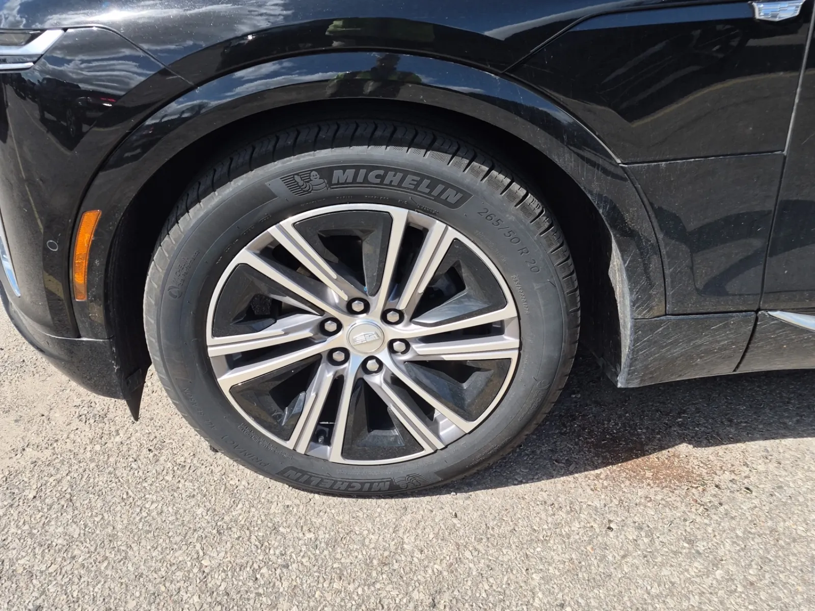 Front driver wheel/tire photo
