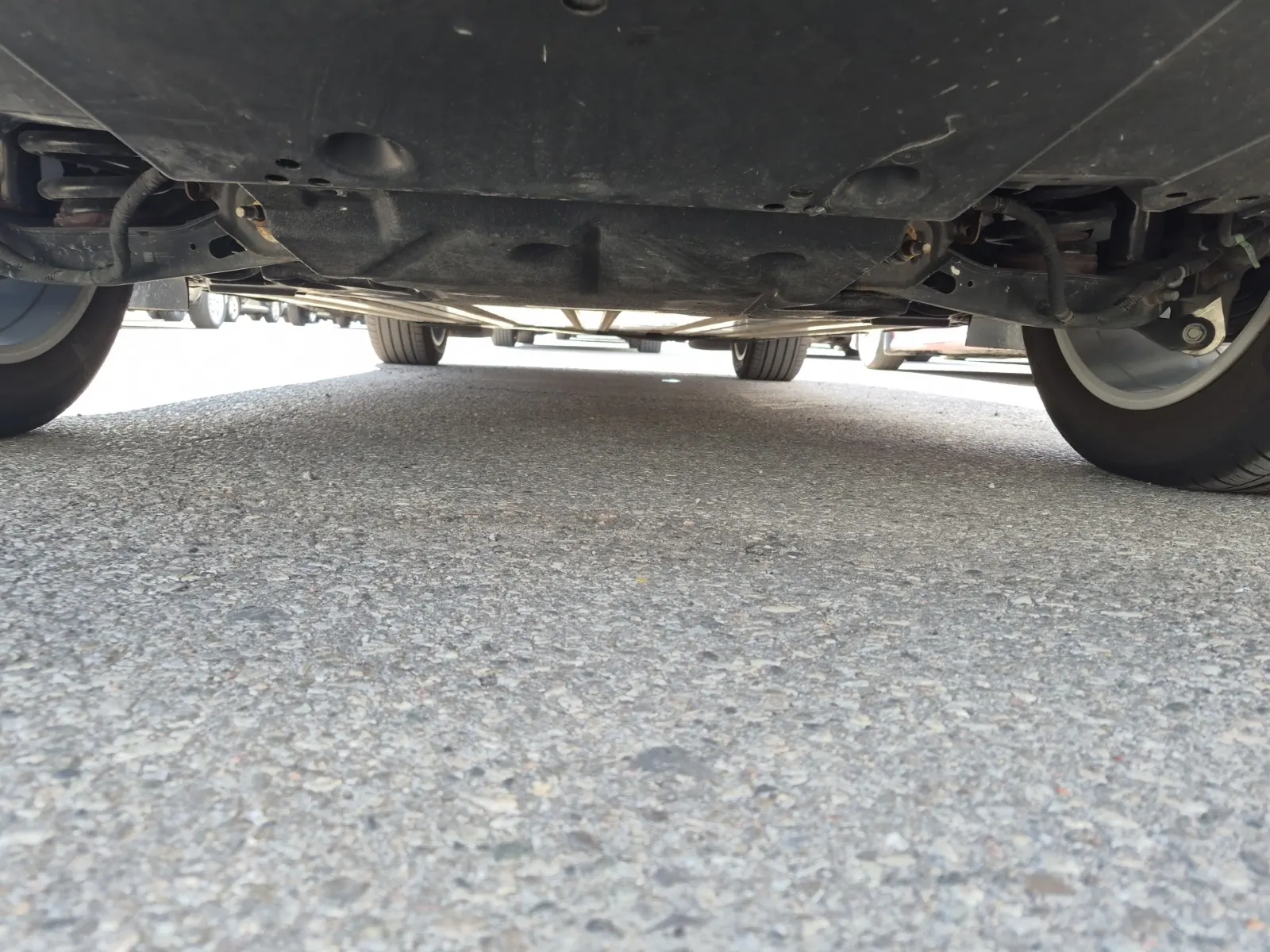 Undercarriage - Rear Photo