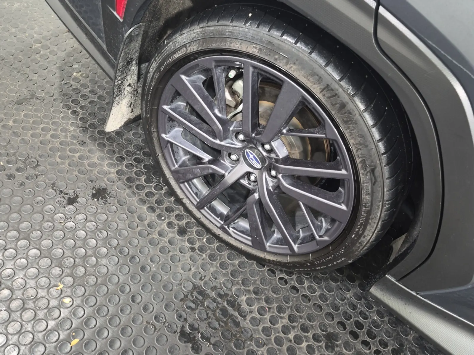 Right Rear Wheel/Tire Photo