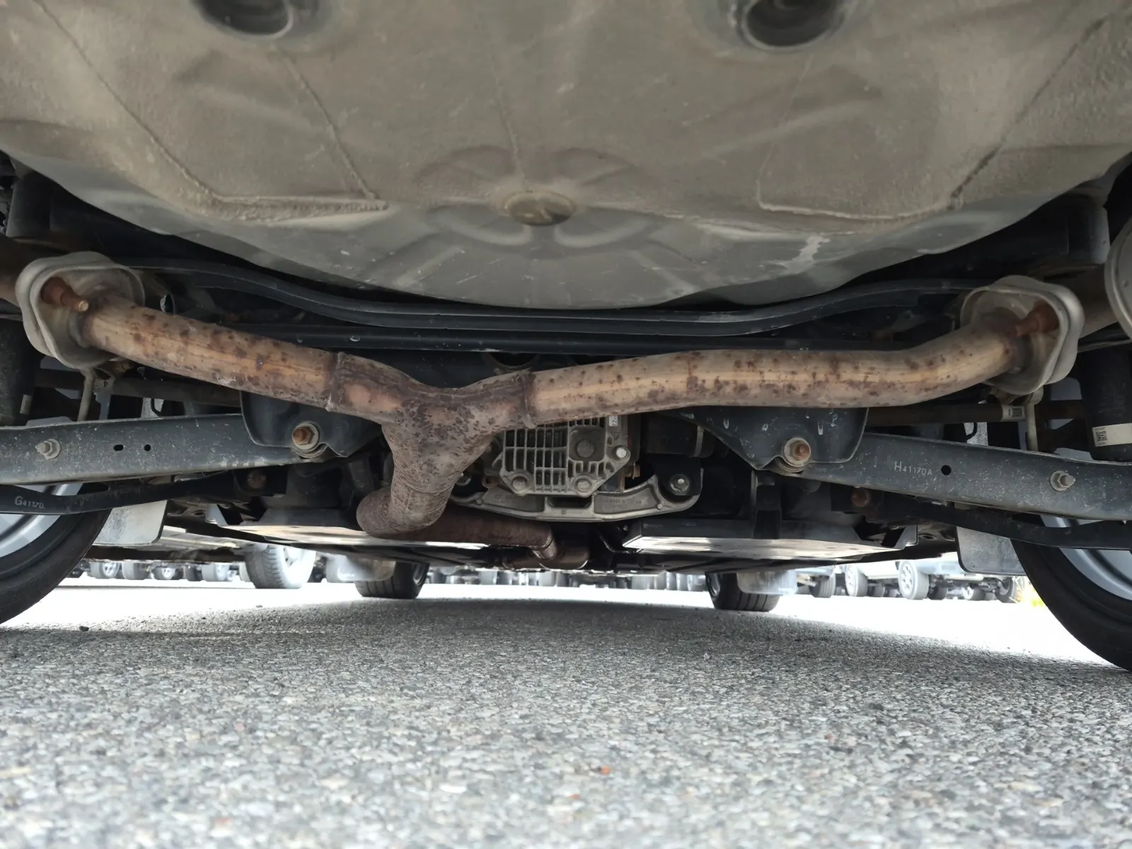Undercarriage - Rear Photo