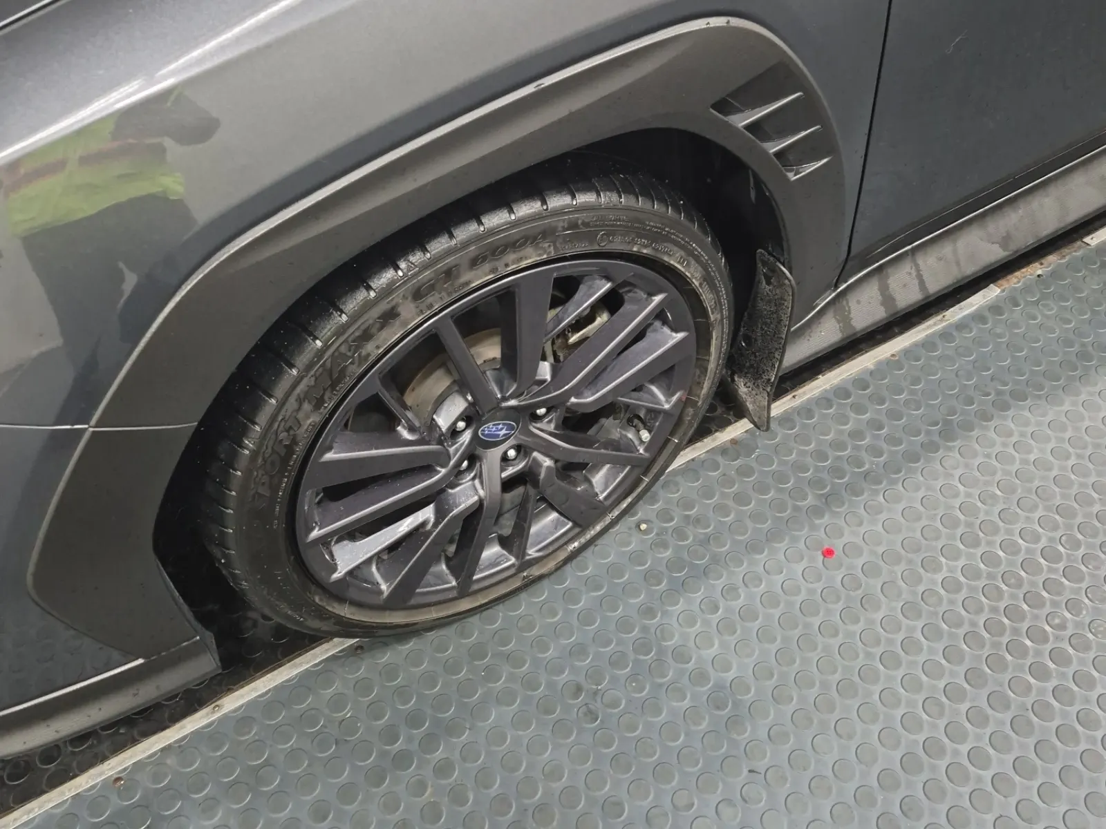 Front driver wheel/tire photo