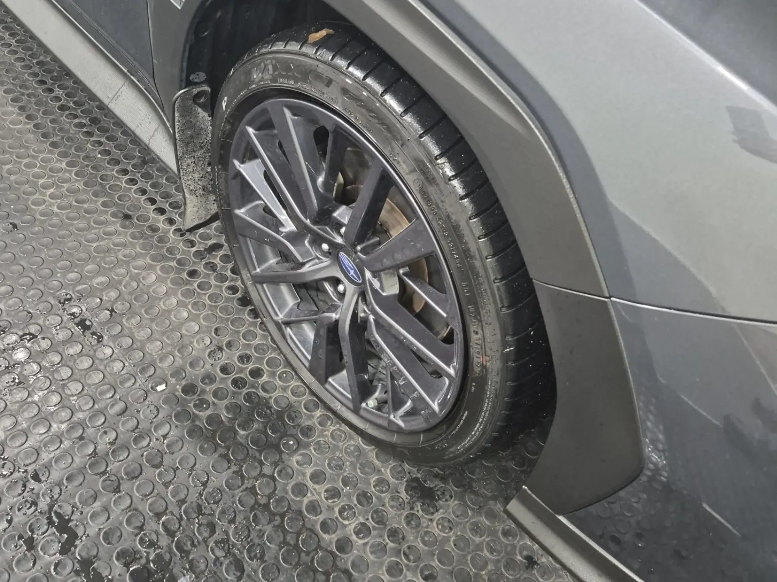 Right Front Wheel/Tire Photo