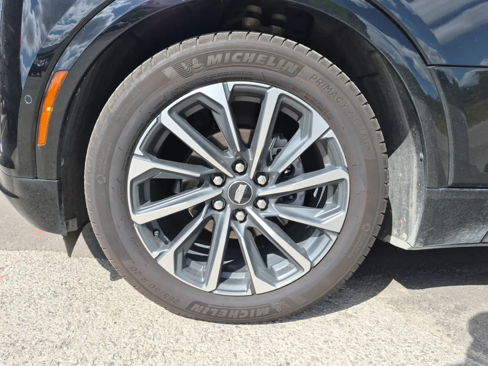 Front driver wheel/tire photo