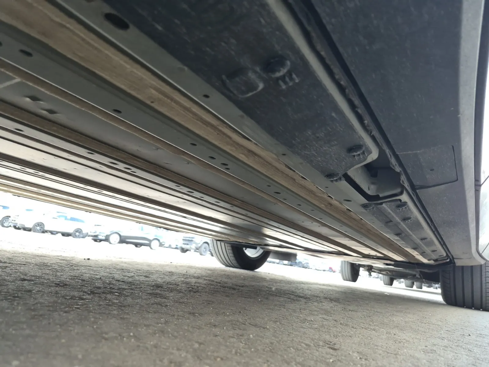 Undercarriage - Passenger Photo