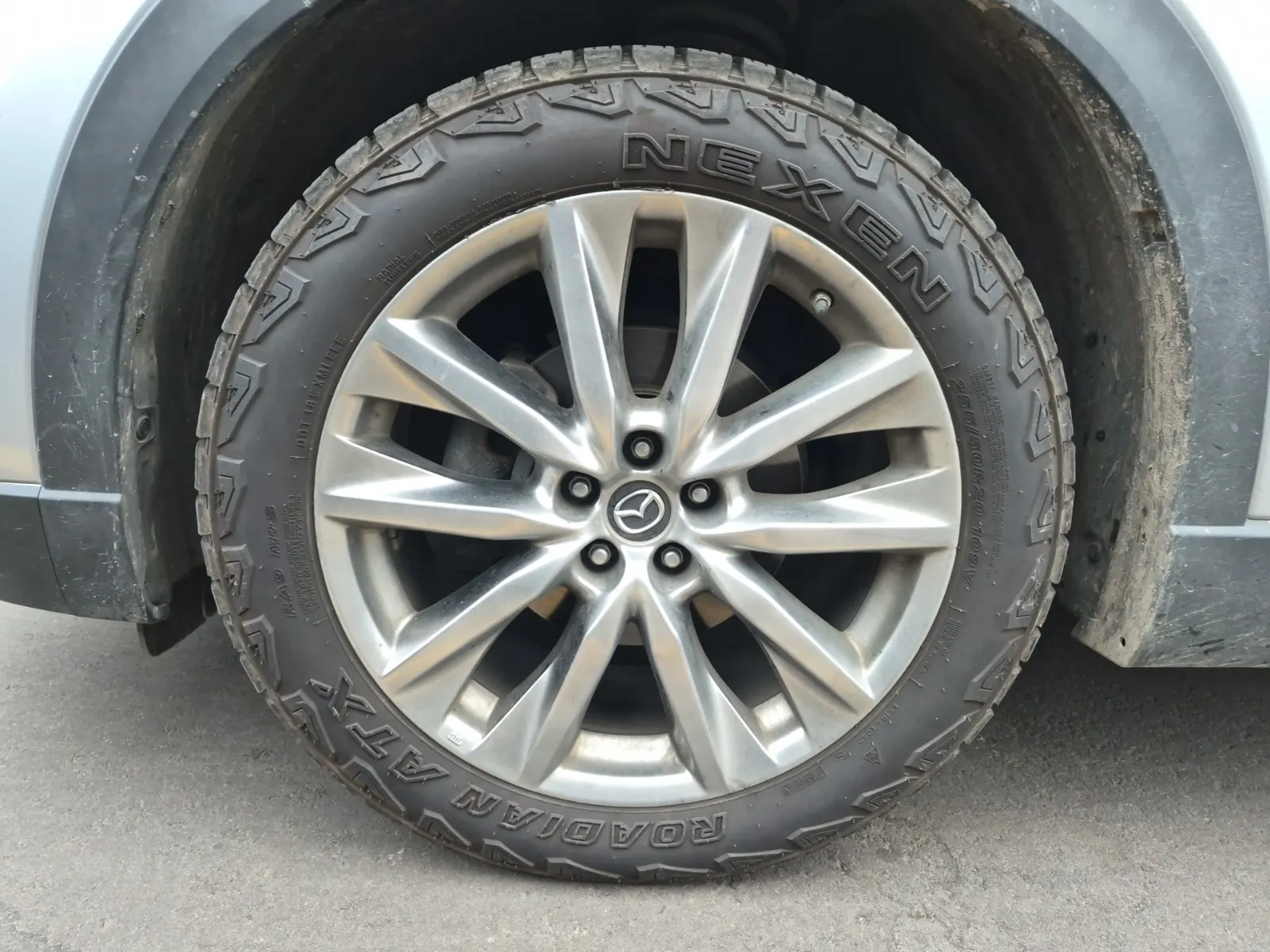 Front driver wheel/tire photo