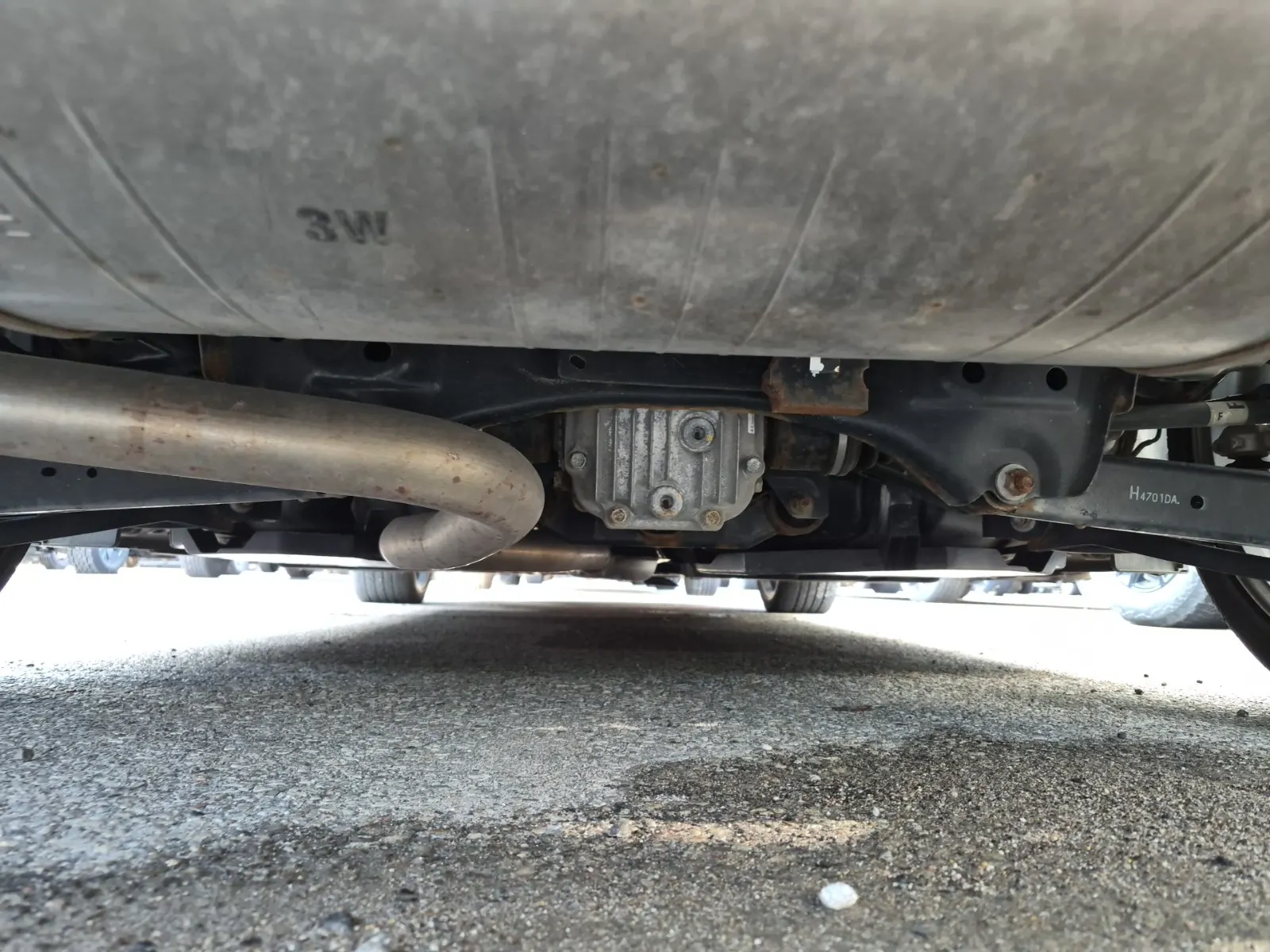 Undercarriage - Rear Photo