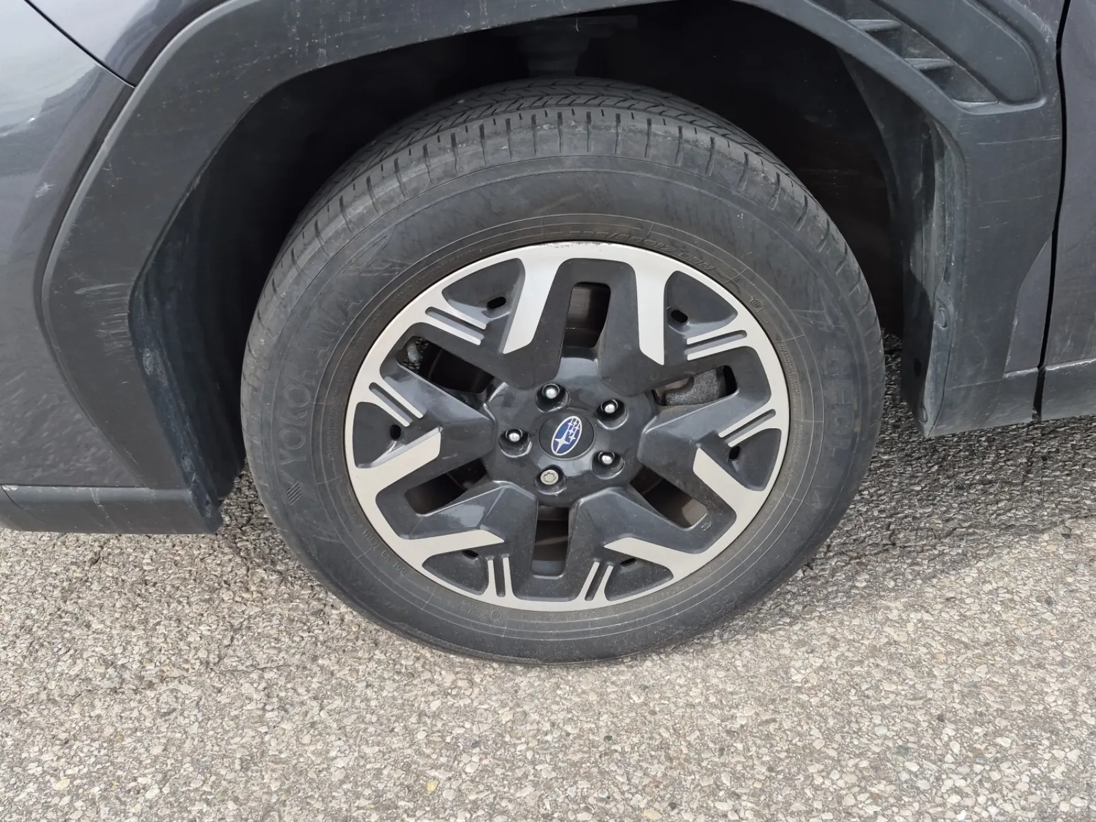 Front driver wheel/tire photo